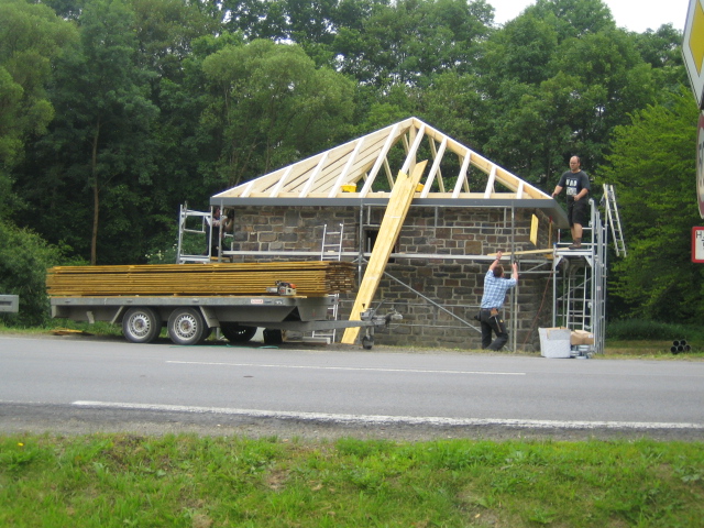 Einbau des neuen Dachstuhls